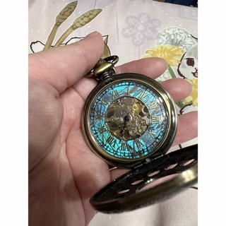 希少　本物のモルフォ蝶の羽根を使った懐中時計。アンティークゴールド(オーダーメイド)