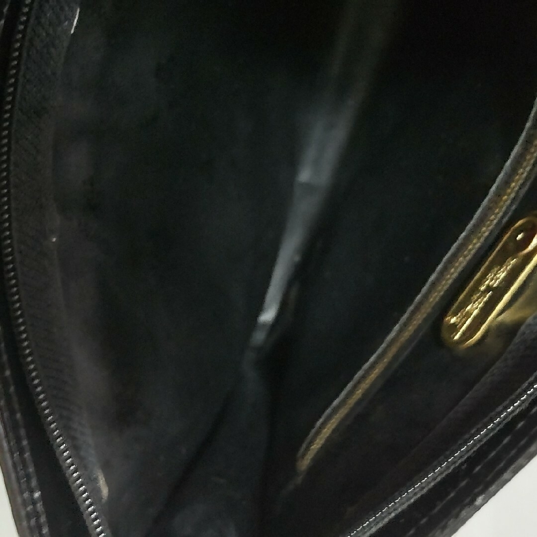 MARIO VALENTINO(マリオバレンチノ)のマリオ　バレンチノ　クラッチバッグ　皮革製 レディースのバッグ(クラッチバッグ)の商品写真