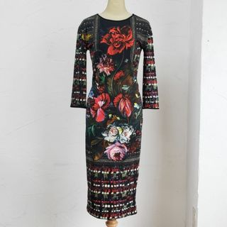 ロベルトカヴァリ(Roberto Cavalli)のロベルトカヴァリ ☆ 総柄 花柄 半端袖 ワンピース 38 ストレッチ 伊製 黒(ひざ丈ワンピース)