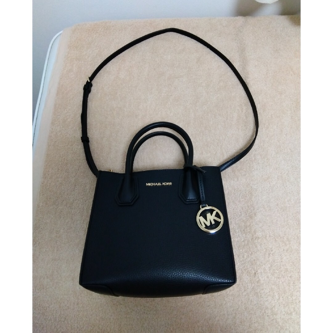 Michael Kors(マイケルコース)のMICHAEL KORS   ショルダーバック    ほぼ未使用！ レディースのバッグ(ショルダーバッグ)の商品写真