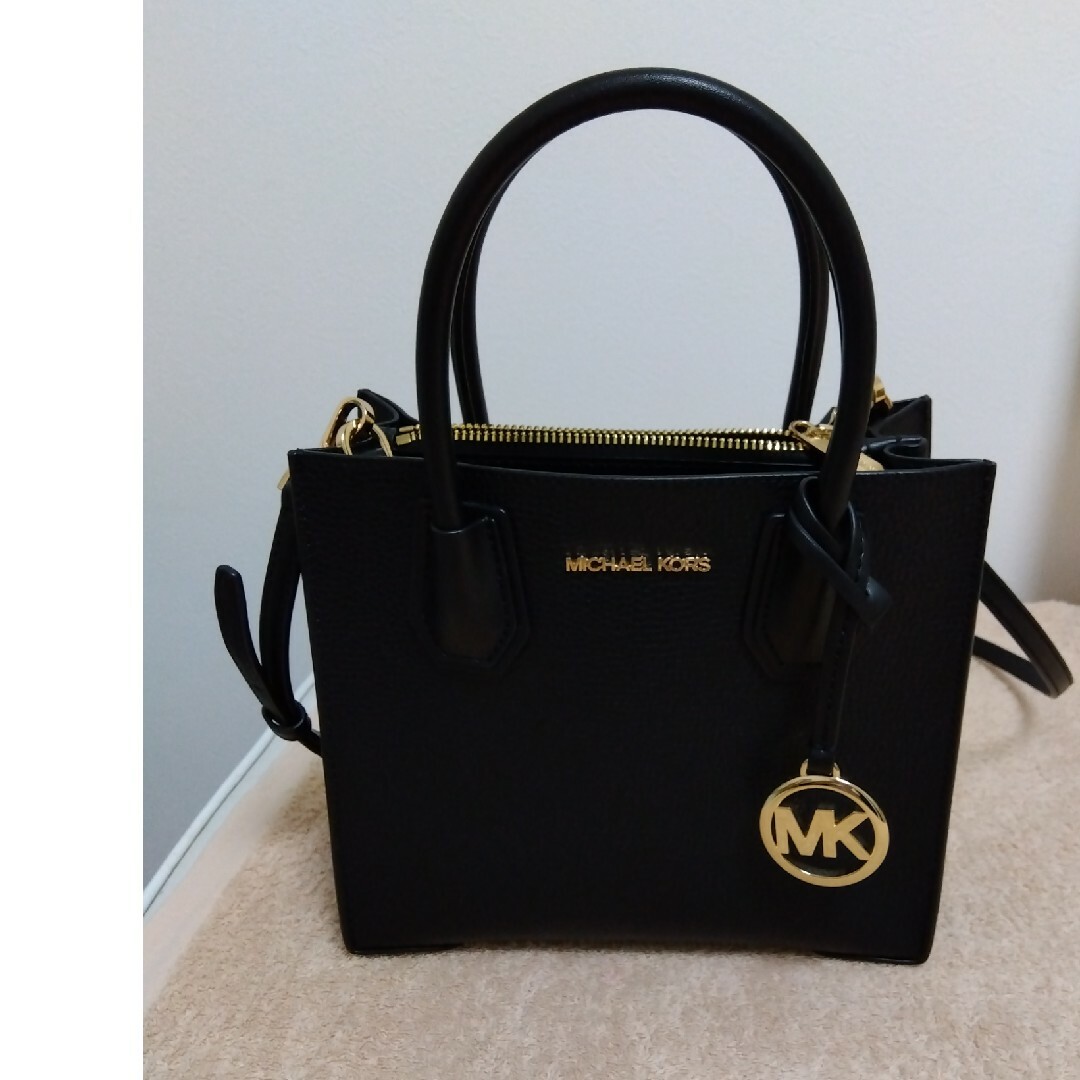 Michael Kors(マイケルコース)のMICHAEL KORS   ショルダーバック    ほぼ未使用！ レディースのバッグ(ショルダーバッグ)の商品写真