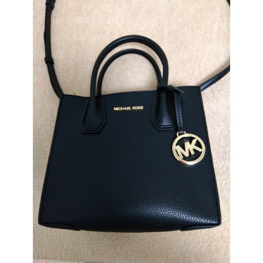 Michael Kors(マイケルコース)のMICHAEL KORS   ショルダーバック    ほぼ未使用！ レディースのバッグ(ショルダーバッグ)の商品写真