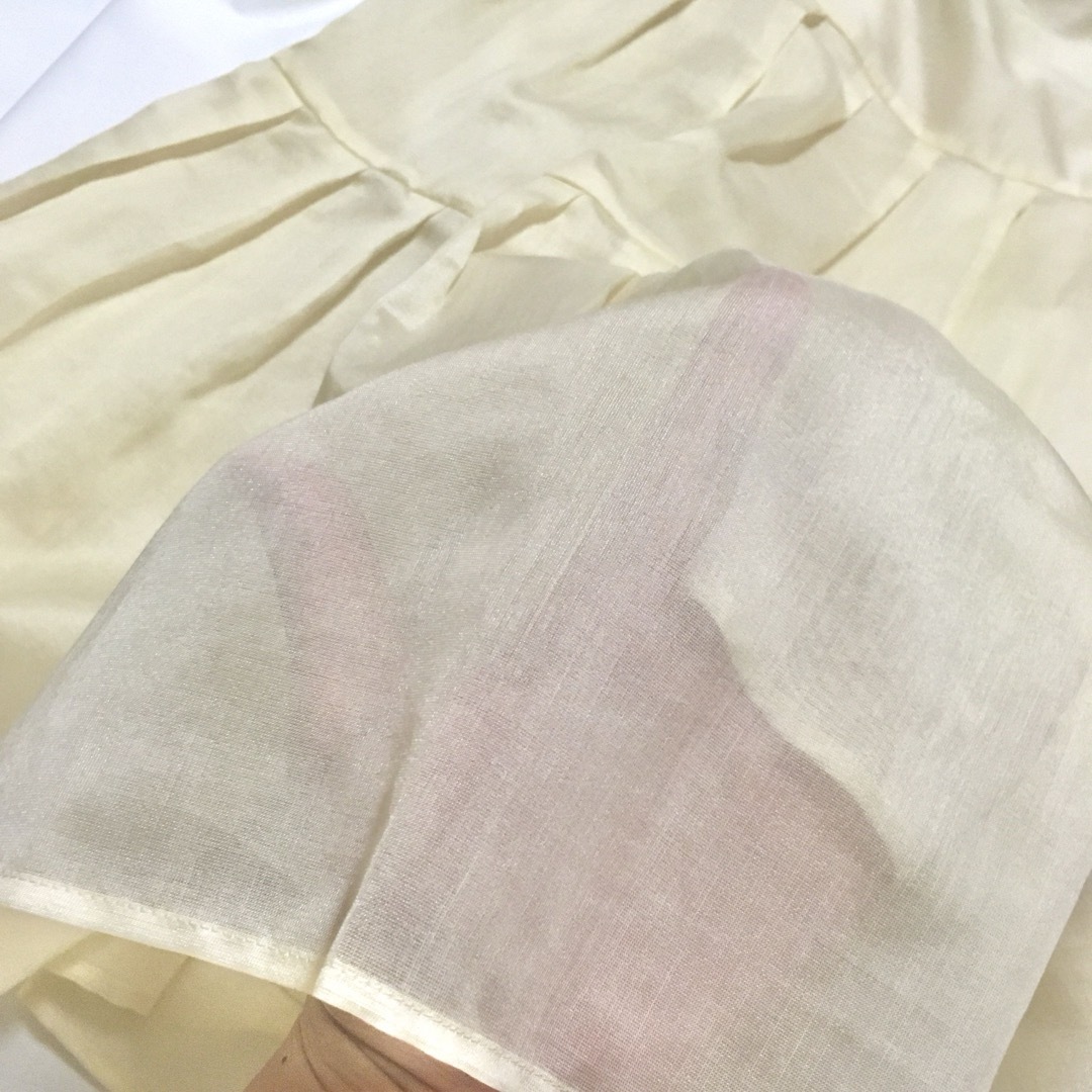 Sybilla(シビラ)のsybilla  フレアスカート　膝丈　シルク混　クリームベージュ レディースのスカート(ひざ丈スカート)の商品写真