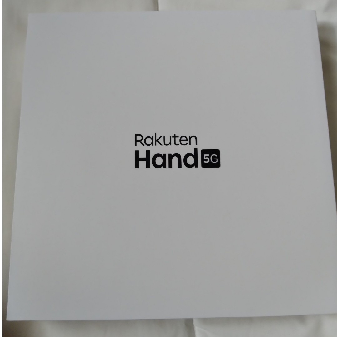 Rakuten(ラクテン)の「Rakuten Hand 5G P780」クリムゾンレッド 保護フィルム付き スマホ/家電/カメラのスマートフォン/携帯電話(スマートフォン本体)の商品写真