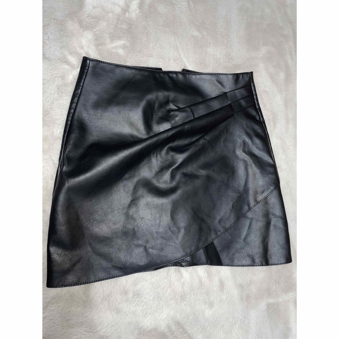 レザー素材　ショートスカート　キュロット有 レディースのスカート(ミニスカート)の商品写真