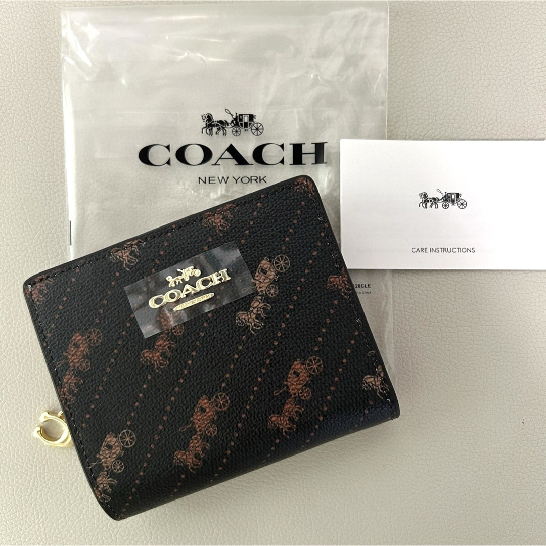 COACH(コーチ)の【新品未使用】COACH コーチ ホースアンドキャリッジ 二つ折り財布 ブラック レディースのファッション小物(財布)の商品写真