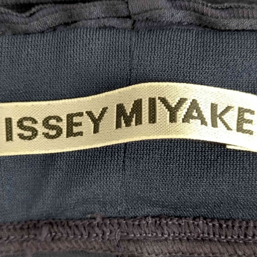 ISSEY MIYAKE(イッセイミヤケ)のISSEY MIYAKE(イッセイミヤケ) メンズ パンツ フレア メンズのパンツ(その他)の商品写真