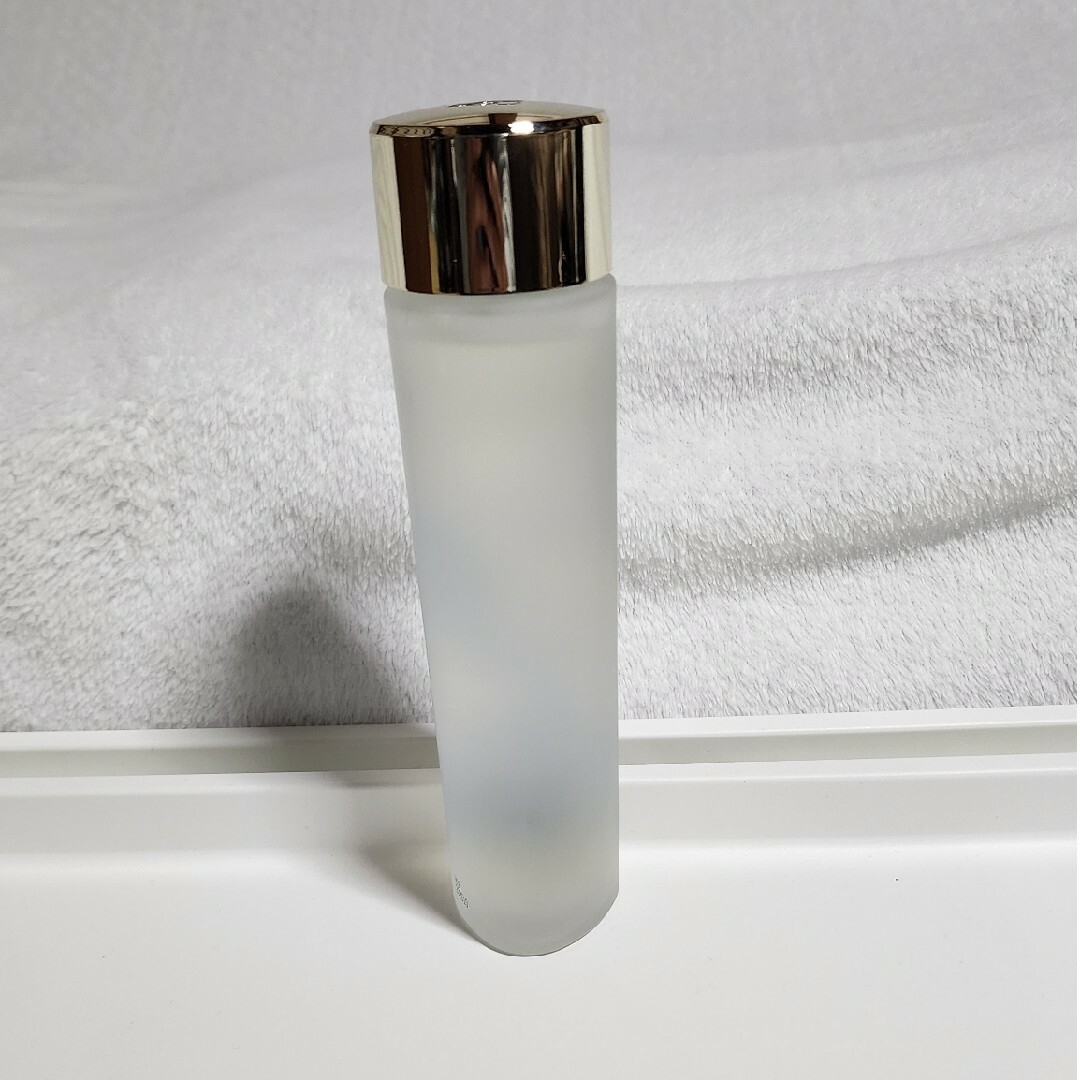 Estee Lauder(エスティローダー)の9エスティローダー マイクロ エッセンス ローション BF 200ml コスメ/美容のスキンケア/基礎化粧品(化粧水/ローション)の商品写真