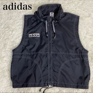 アディダス(adidas)の【デサント製】アディダス　ベスト　ナイロン　ブラック　ロゴ　ライン　フード(ベスト)