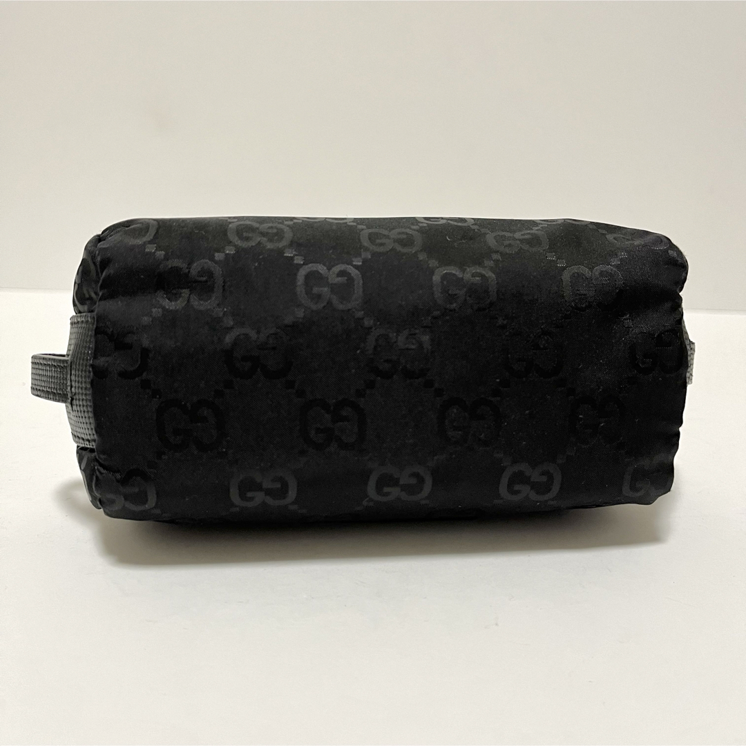 Gucci(グッチ)の757✨良品✨グッチ GGナイロン メイクポーチ 化粧 小物入れ ブラック 黒 レディースのファッション小物(ポーチ)の商品写真