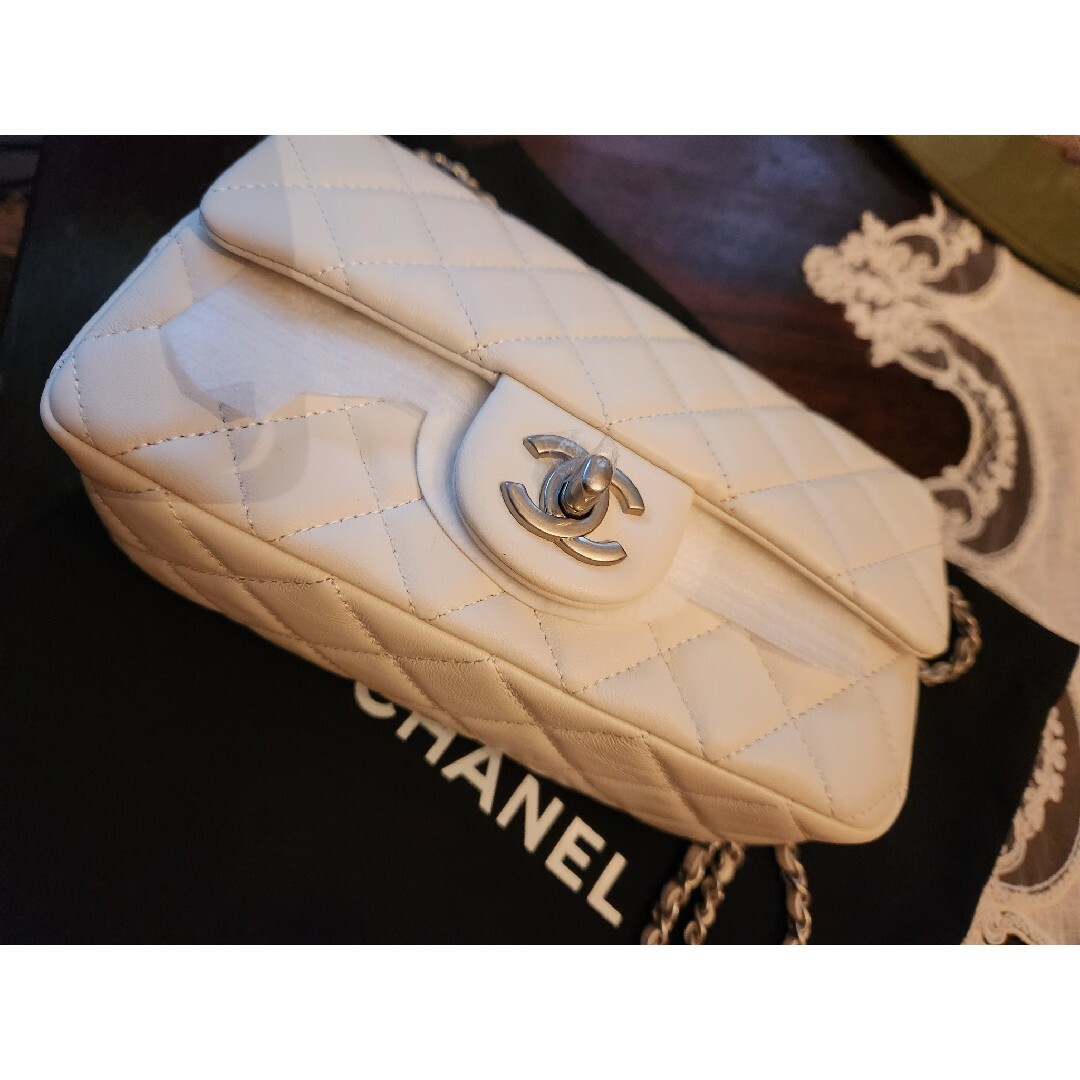 CHANEL(シャネル)のCHANELバッグ白 レディースのバッグ(ショルダーバッグ)の商品写真