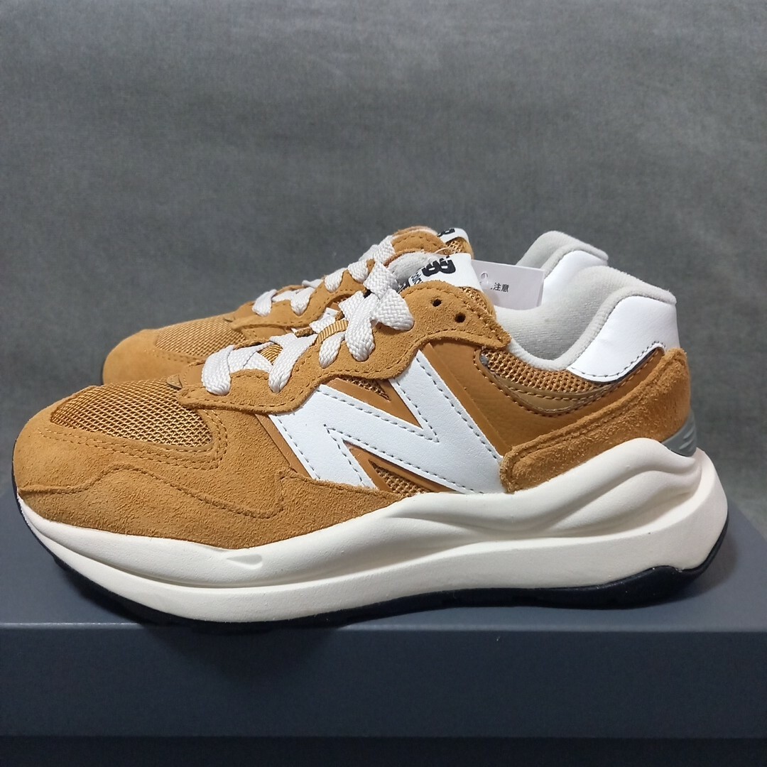 New Balance(ニューバランス)の【新品】NB ニューバランス/M5740 VPC  ブラウン系 22.5㎝ レディースの靴/シューズ(スニーカー)の商品写真