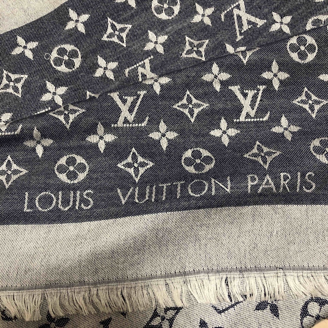 LOUIS VUITTON(ルイヴィトン)のルイヴィトン　大判ショール　3回のみ使用　状態綺麗 レディースのファッション小物(マフラー/ショール)の商品写真