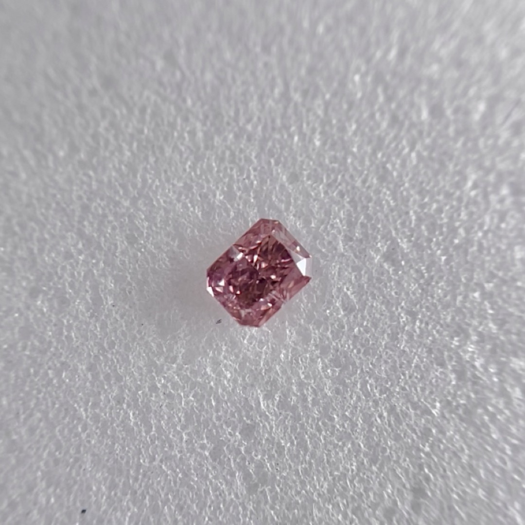 0.078ct SI-2天然ピンクダイヤFANCY INTENSE PINK レディースのアクセサリー(その他)の商品写真