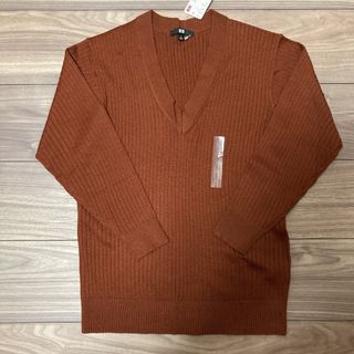 ユニクロ(UNIQLO)の【新品 未使用】 定価2990円＋税　人気カラー Ｖネック セーター(ニット/セーター)