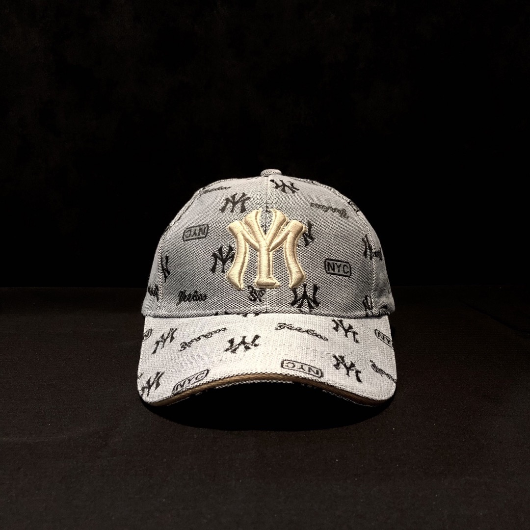 レア物⭐️新品NYC総柄ロゴ グレーキャップ帽子 ニューエラ・47好きな方必見 メンズの帽子(キャップ)の商品写真