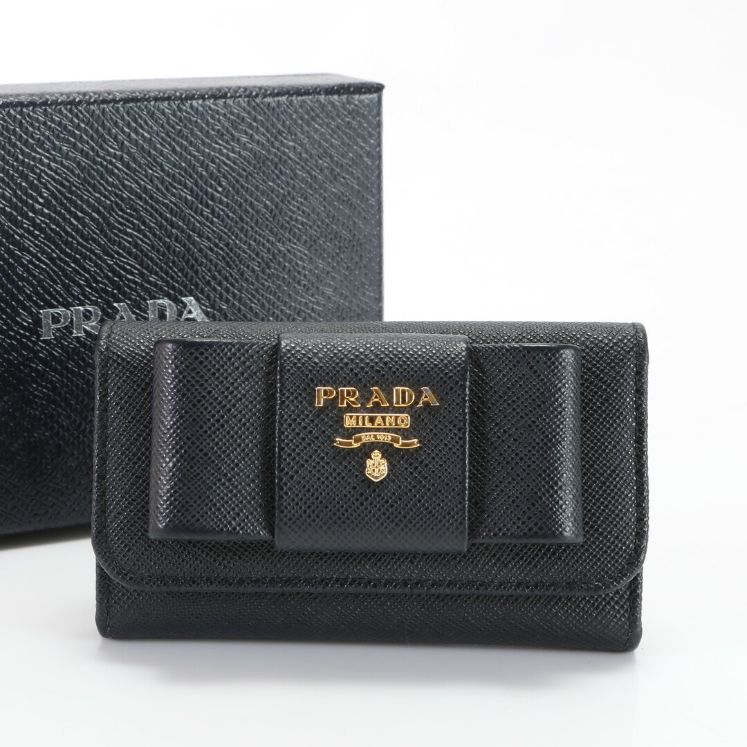 PRADA(プラダ)の極美品 プラダ ギャランティカード付 サフィアーノ レザー リボン キーケース 6連 ゴールド フック 三つ折り レディース EPE 0220-P12 レディースのファッション小物(キーケース)の商品写真