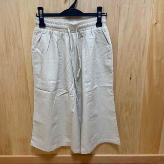 新品　未使用　ベージュ　クロップドパンツ(クロップドパンツ)