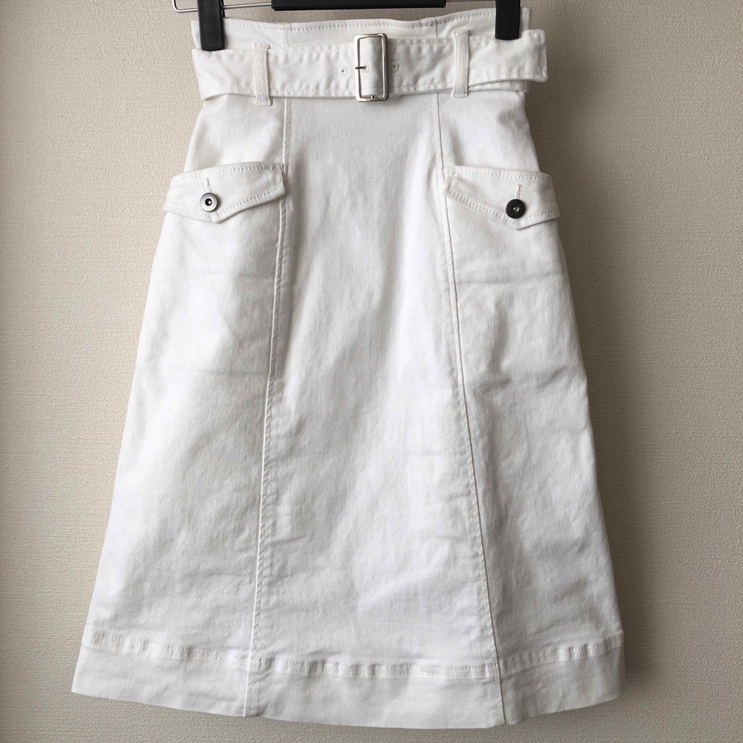 Apuweiser-riche(アプワイザーリッシェ)のアプワイザーリッシェ　Aラインデニムスカート　白　ホワイト レディースのスカート(ひざ丈スカート)の商品写真