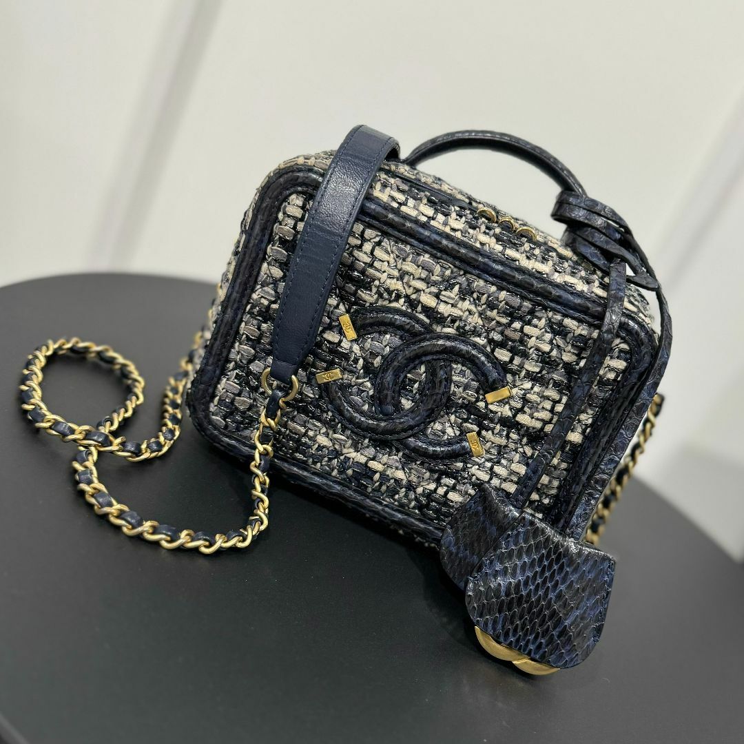 CHANEL(シャネル)のシャネル CCフィリグリー パイソン×ツイード バニティ 2wayバッグ レディースのバッグ(ハンドバッグ)の商品写真