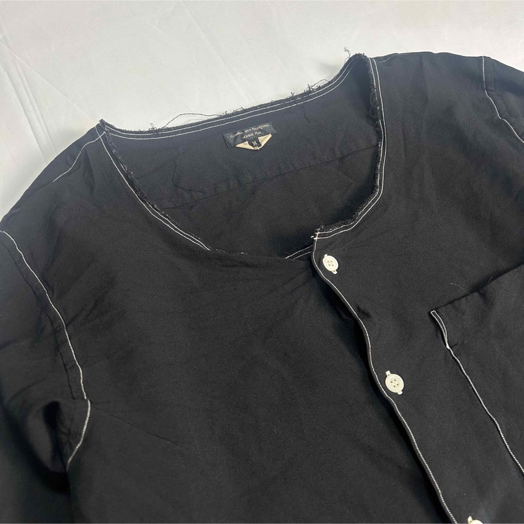 COMME des GARCONS HOMME PLUS(コムデギャルソンオムプリュス)のコムデギャルソンオムプリュス 13AW ポリ縮絨ノーカラーステッチシャツ 黒 メンズのトップス(シャツ)の商品写真