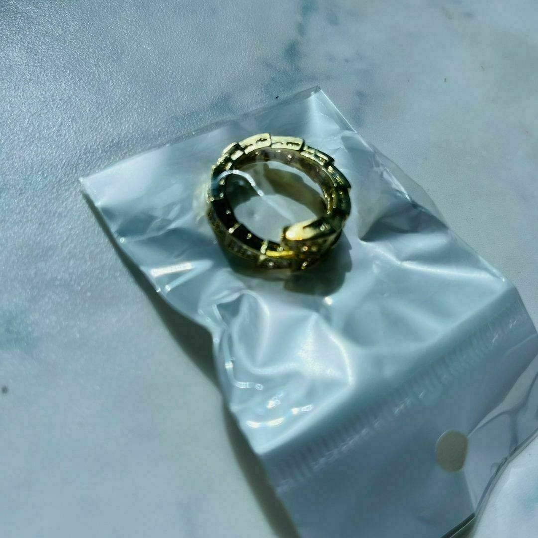 スネークゴールドリング ゴールド ユニセックス 金属アレルギー対応素材 レディースのアクセサリー(リング(指輪))の商品写真