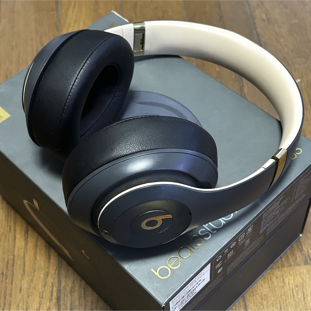 Beats(ビーツ)のBeats Studio3 Wireless ヘッドフォン シャドーグレー スマホ/家電/カメラのオーディオ機器(ヘッドフォン/イヤフォン)の商品写真