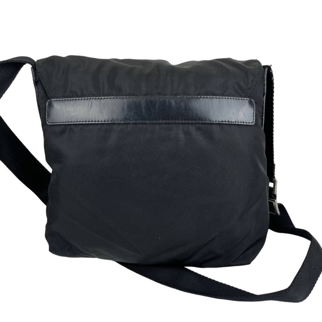 PRADA(プラダ)のPRADA プラダ　ショルダーバッグ　メッセンジャーバッグ　黒　ポコノ　肩掛け レディースのバッグ(ショルダーバッグ)の商品写真