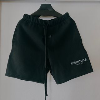 フィアオブゴッド(FEAR OF GOD)の確実正規品 美品 ESSENTIALS ハーフ ショートパンツXXS(日本M)(ショートパンツ)