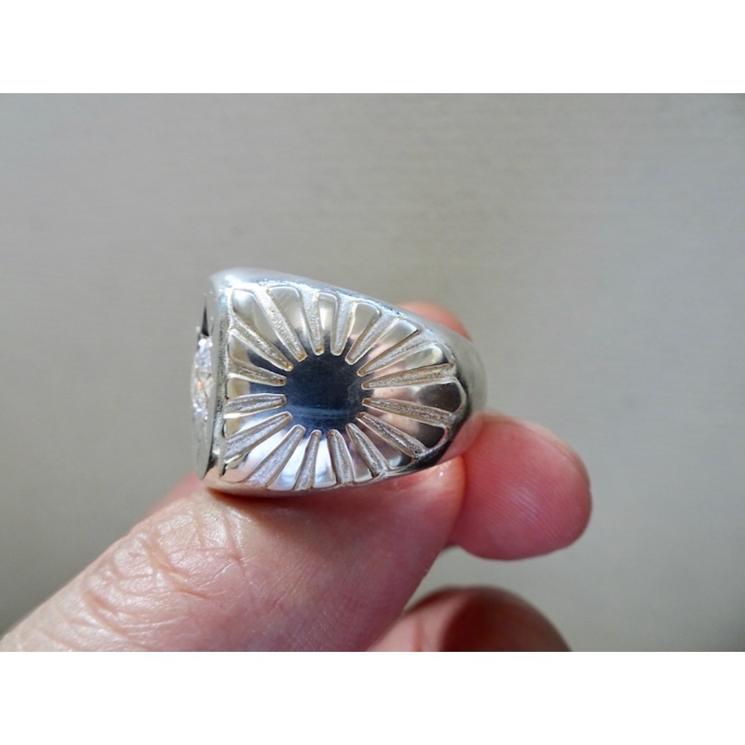 仁尾彫金『一つ星ジルコニア、プラチナ太陽の楕円印台リング』ハンドメイド175