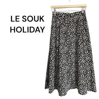 ルスーク(Le souk)のLE SOUK HOLIDAY ルスーク プリントスカート ブラック M(ロングスカート)