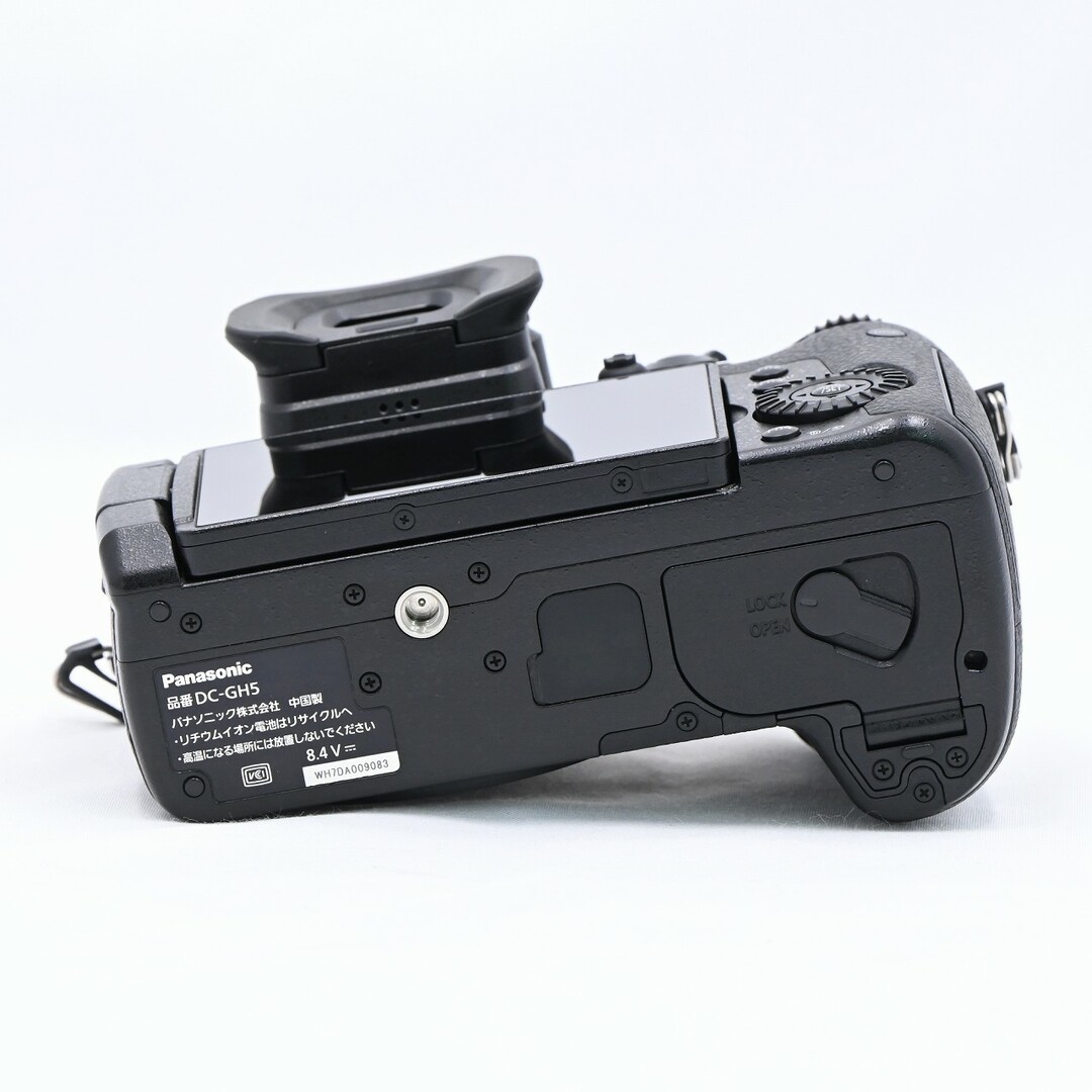 Panasonic(パナソニック)のPanasonic LUMIX DC-GH5-K ボディ ブラック スマホ/家電/カメラのカメラ(ミラーレス一眼)の商品写真