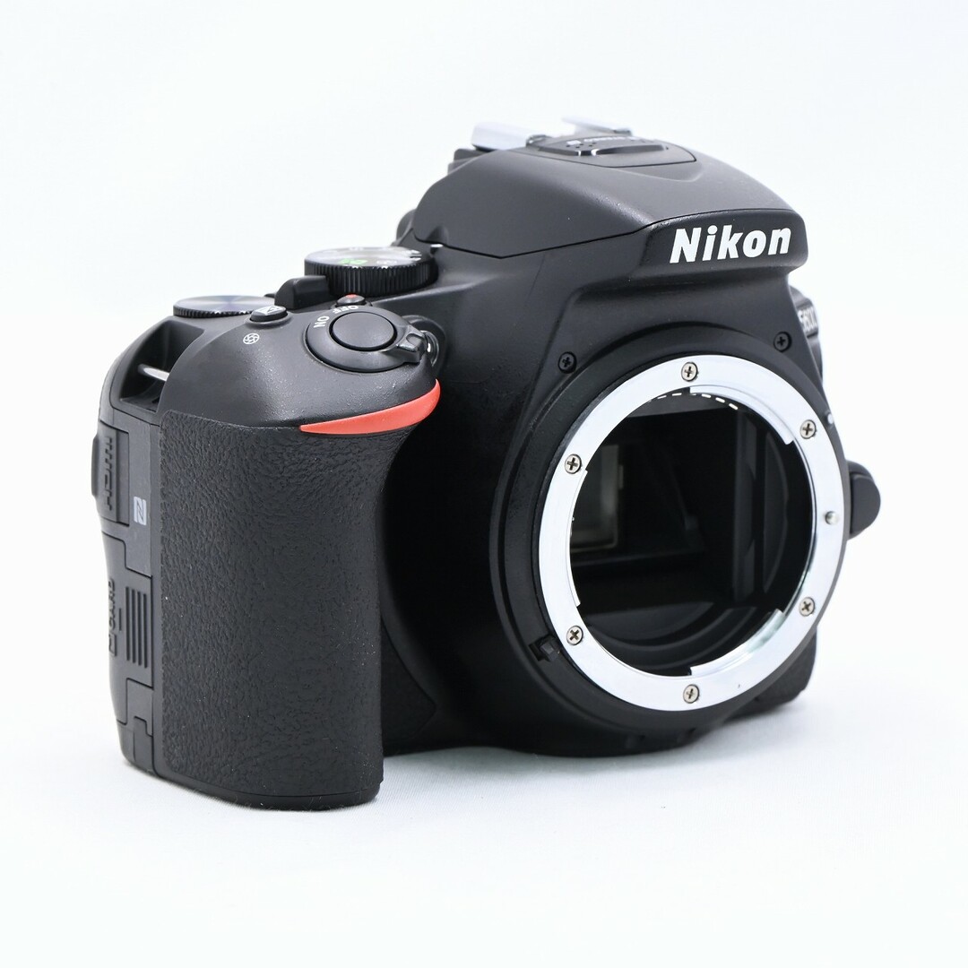 Nikon(ニコン)のNikon D5600 ボディ スマホ/家電/カメラのカメラ(デジタル一眼)の商品写真