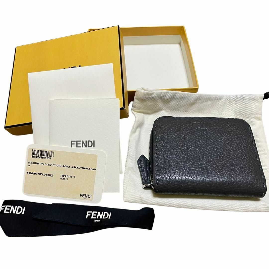 FENDI(フェンディ)の【新品に近い】フェンディ FENDI 二つ折り財布 レディースのファッション小物(財布)の商品写真