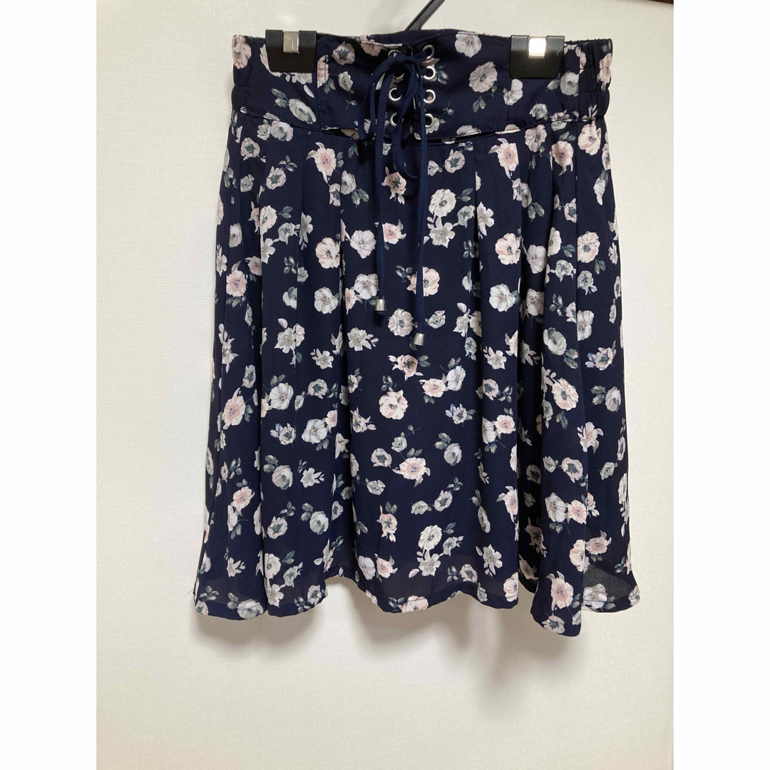 RETRO GIRL(レトロガール)の[RETRO GIRL]花柄フレアスカートM ハイウエストリボン　濃紺ピンク　春 レディースのスカート(ミニスカート)の商品写真