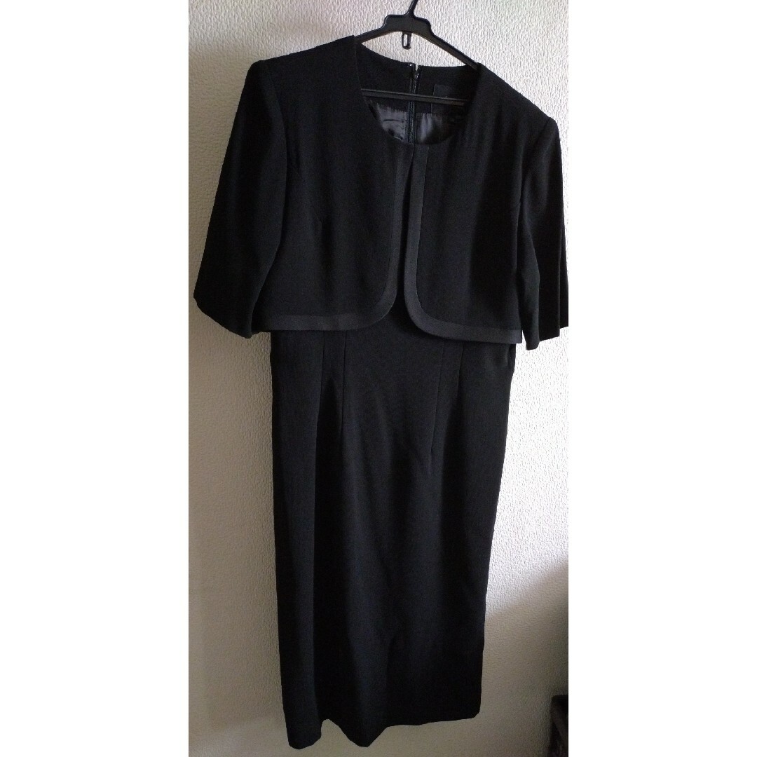 未使用　礼服レディース11号 レディースのフォーマル/ドレス(礼服/喪服)の商品写真