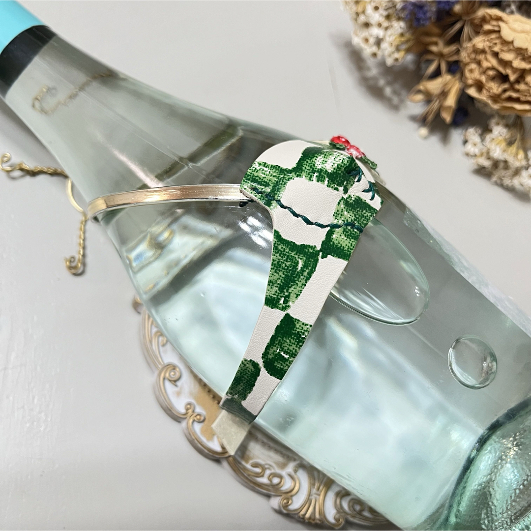 ボトル ランジェリー 緑 本革 ワイン 日本酒  ミニチュア  ブラ 面白い ハンドメイドのインテリア/家具(インテリア雑貨)の商品写真