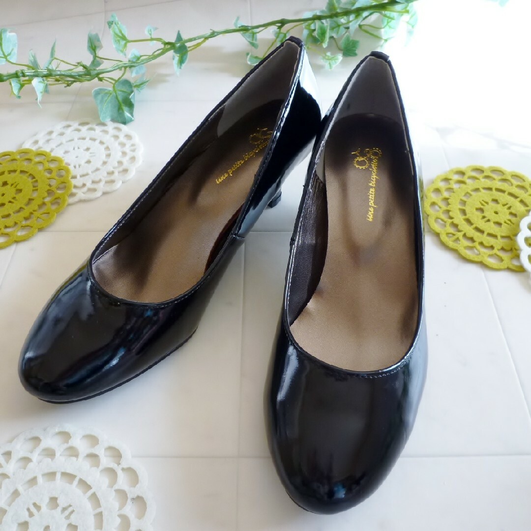 エナメル調ヒールパンプス《黒/Ｌサイズ》 レディースの靴/シューズ(ハイヒール/パンプス)の商品写真