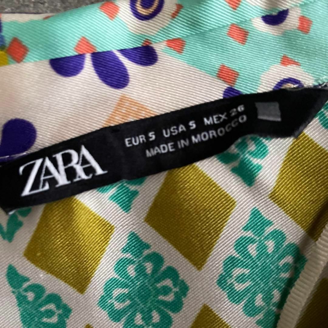 ZARA(ザラ)の55 ZARA ザラ ベーシック ブラウス シャツ トップス 花柄 サテン レディースのトップス(シャツ/ブラウス(長袖/七分))の商品写真