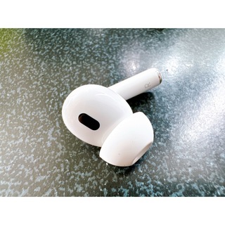 アップル(Apple)の美品　右耳AirPods pro 2 第二世代  プロ　R (ストラップ/イヤホンジャック)