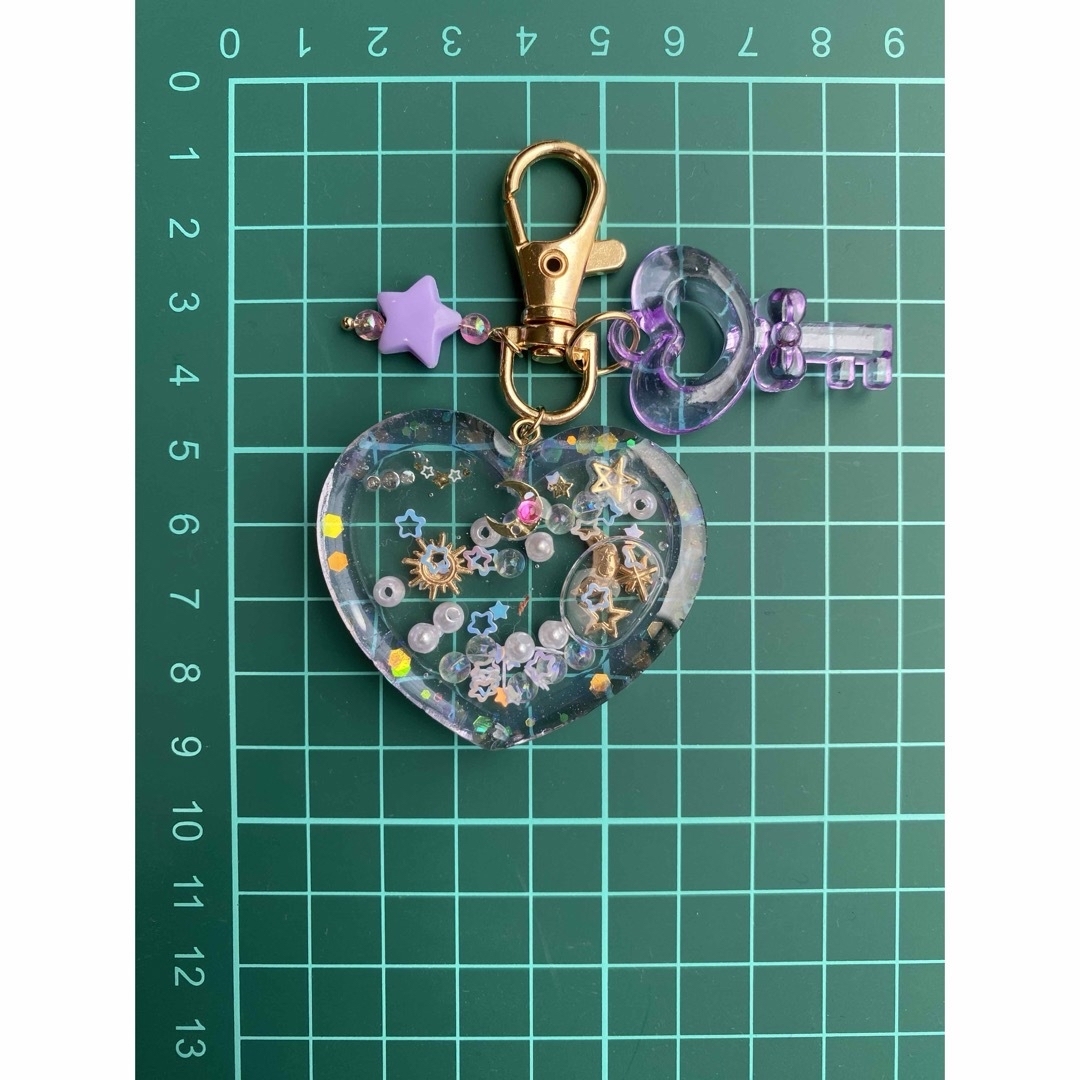 No.169 ハンドメイド ハート シェイカー シャカシャカ キーホルダー 紫 ハンドメイドのアクセサリー(キーホルダー/ストラップ)の商品写真