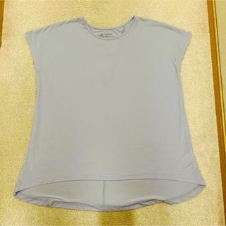 シマムラ(しまむら)のclosshi sports 冷感Tシャツ　水色　新品Lサイズ(Tシャツ/カットソー(半袖/袖なし))