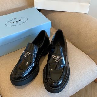 プラダ(PRADA)の人気《プラダ》ローファー(ローファー/革靴)