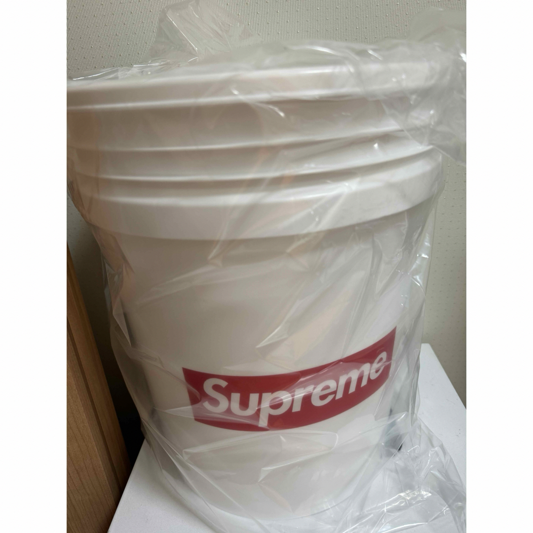 Supreme(シュプリーム)のSupreme Leaktite 5-Gallon Bucket メンズのメンズ その他(その他)の商品写真