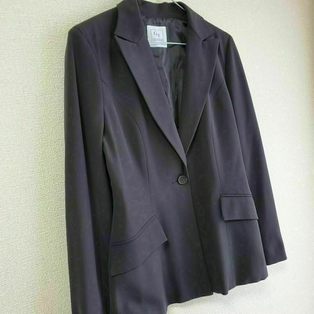 GF(ジーエフ)のレディース　13AR　スーツ　ジャケット　1つボタン　グレーブラック レディースのフォーマル/ドレス(スーツ)の商品写真
