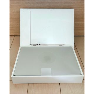 M2チップ　MacBook Air スターライト SSD256/8GBメモリ