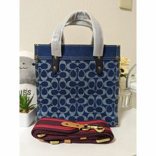 コーチ(COACH)のCOACHトートバッグ フィールド 22 シグネチャー デニム(トートバッグ)