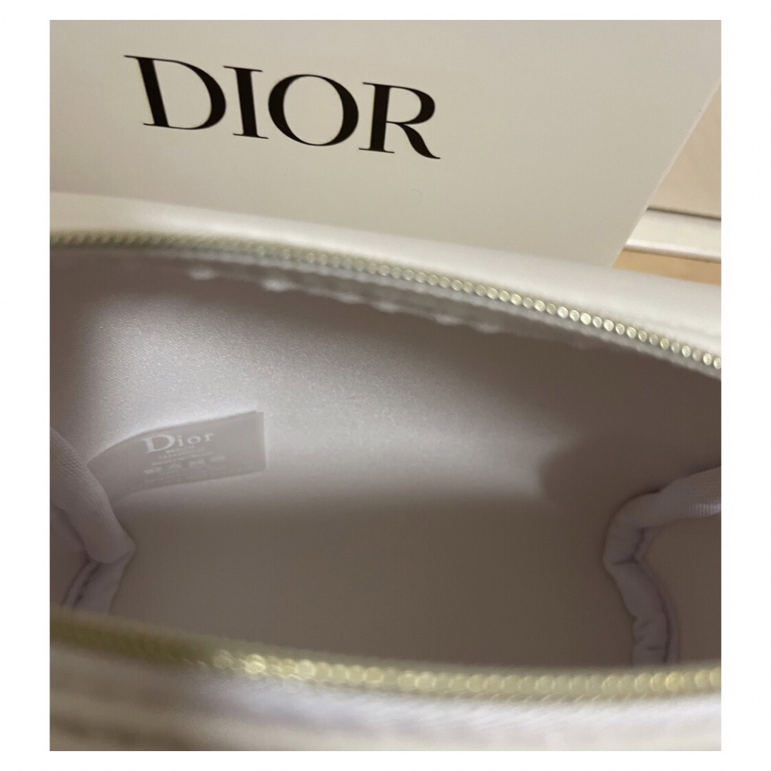 Christian Dior(クリスチャンディオール)の未使用　ChristianDior クリスチャンディオール　ノベルティ　ポーチ レディースのファッション小物(ポーチ)の商品写真