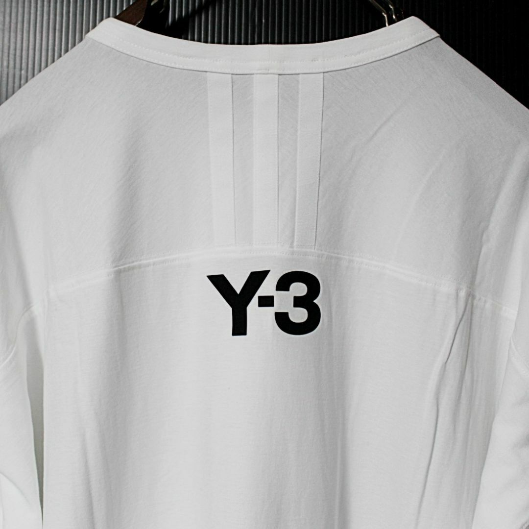 Y-3(ワイスリー)の新品 Y3 スリーストライプ バックロゴ オーバーサイズTシャツ Lサイズ メンズのトップス(Tシャツ/カットソー(半袖/袖なし))の商品写真