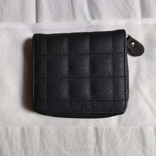 財布　二つ折り　黒色　未使用(折り財布)